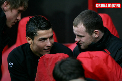 Ronaldo y Rooney en el banquillo