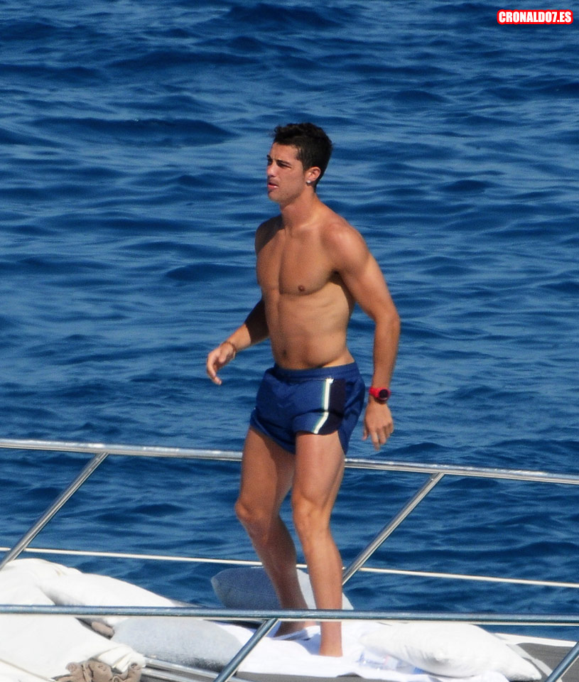 Cristiano Ronaldo en un yate en Saint Tropez