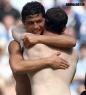 Cristiano Ronaldo y Wayne Rooney abrazados