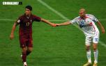 Cristiano Ronaldo dandose la mano con Zidane