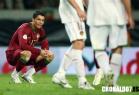 Cristiano Ronaldo descansando en un partido de Portugal